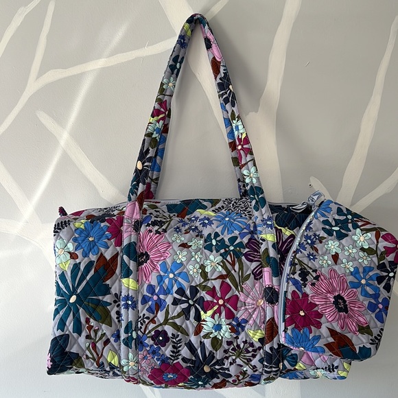 Vera Bradley Travel Duffel Bag and cosmetic set Bundle Bengal Lily - Picture 2 of 8